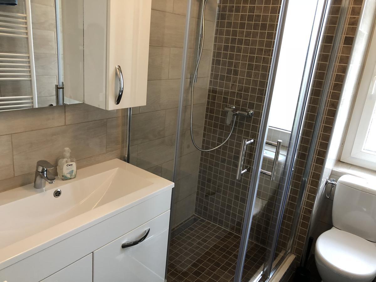 Appartement Douces Heures Avec Parking Couvert Prive Le Locle Zewnętrze zdjęcie